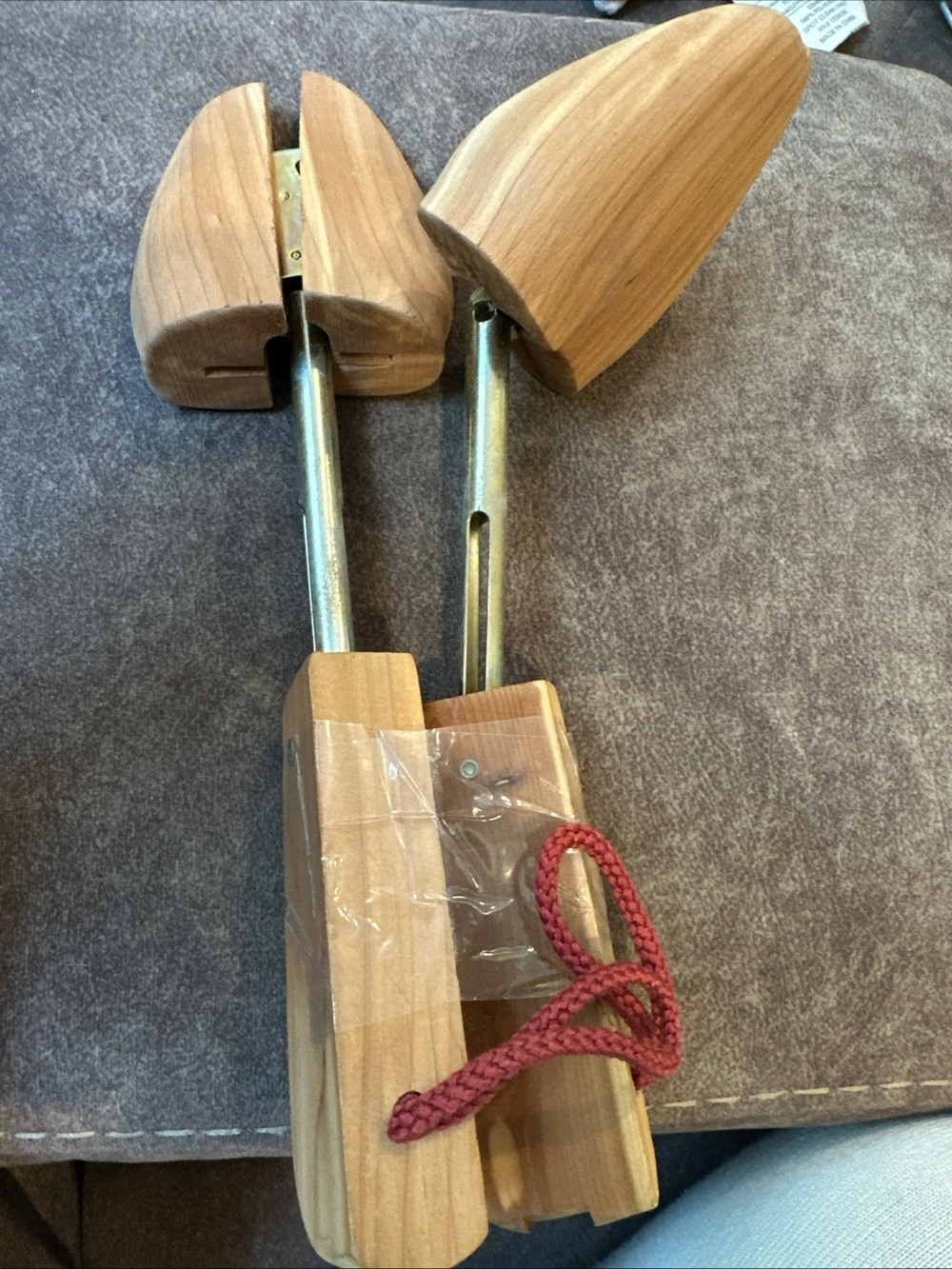 Classic Cedar Shoe Trees in Natural Brown - Unbranded